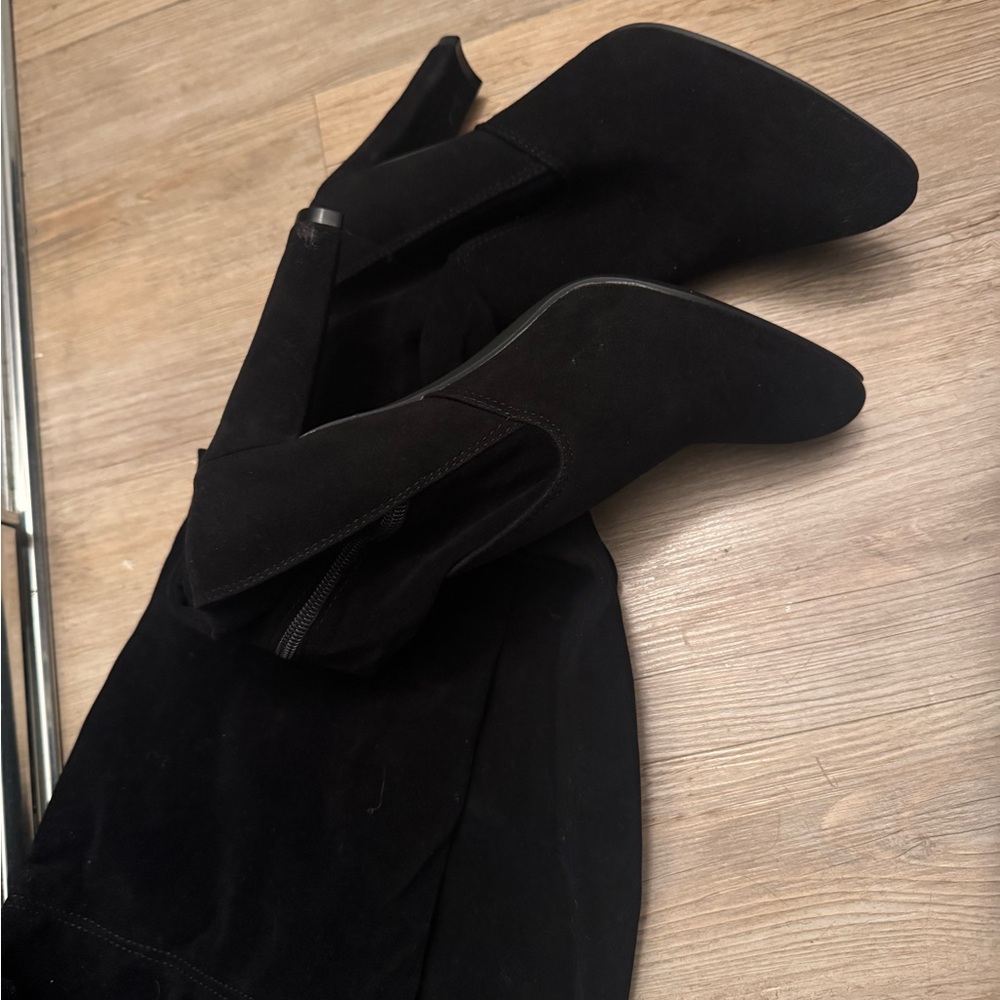 Women's Black Knee-High Block Heel Boots - Size 9 - Picture 2 of 2